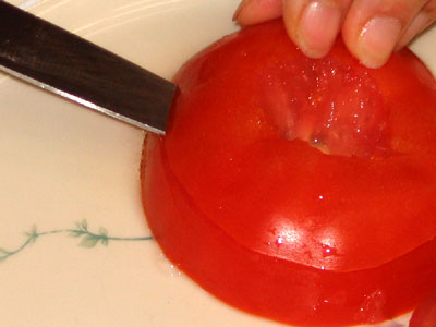 Parallel Cut At End Of The Tomato (19k)