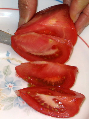 Cut Tomato Into Pieces (27k)